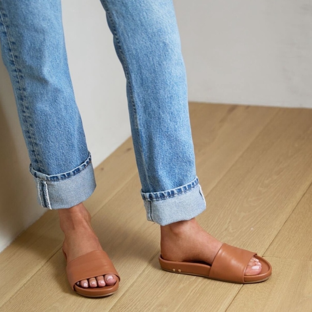 New • Beek • Gallito Leather Slide Sandal in Tan